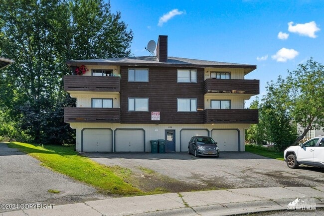 Building Photo - 1120 Golden Dawn Cir Unit 2