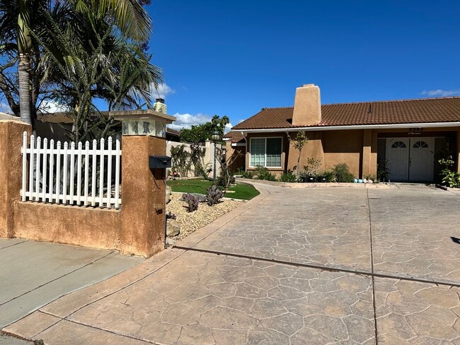 Building Photo - 6563 Park Ridge Blvd Unit 1