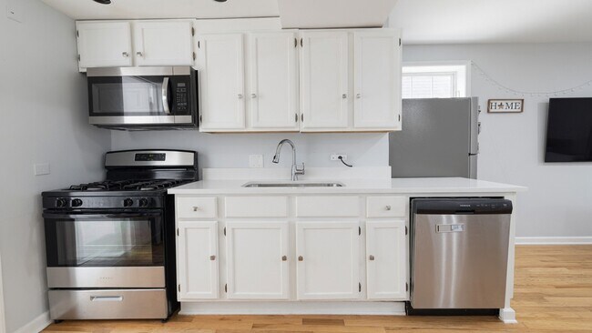 959 N Wolcott Ave Unit 1R