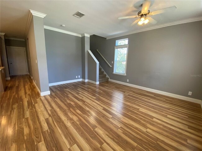 Photo - 653 Symonds Ave