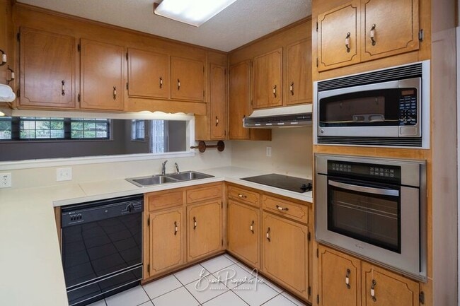 Photo - 6395 Duquesne Dr