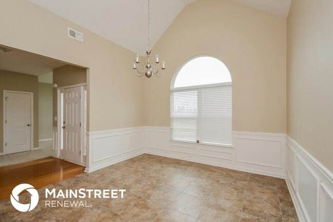 Photo - 485 Trousseau Ln
