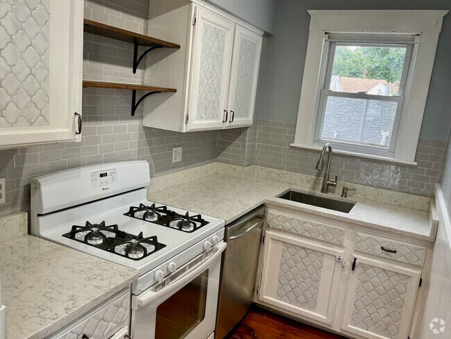 Building Photo - 12 Wheatland St Rental