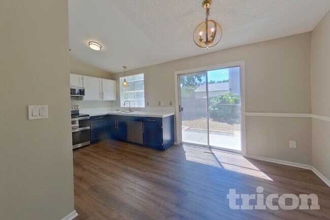 Photo - 17662 Ponderosa Ave