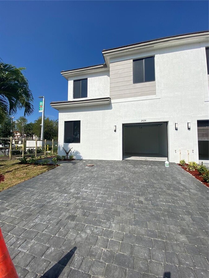 Photo - 2435 SW 145th Pl House
