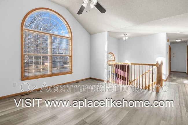 Photo - 313 S Darrowby Dr