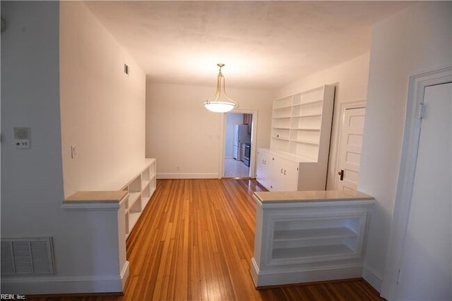 Building Photo - 1009 Colonial Ave Unit 3