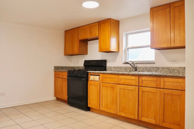 Photo - 2502 W 46th St Unidad 2