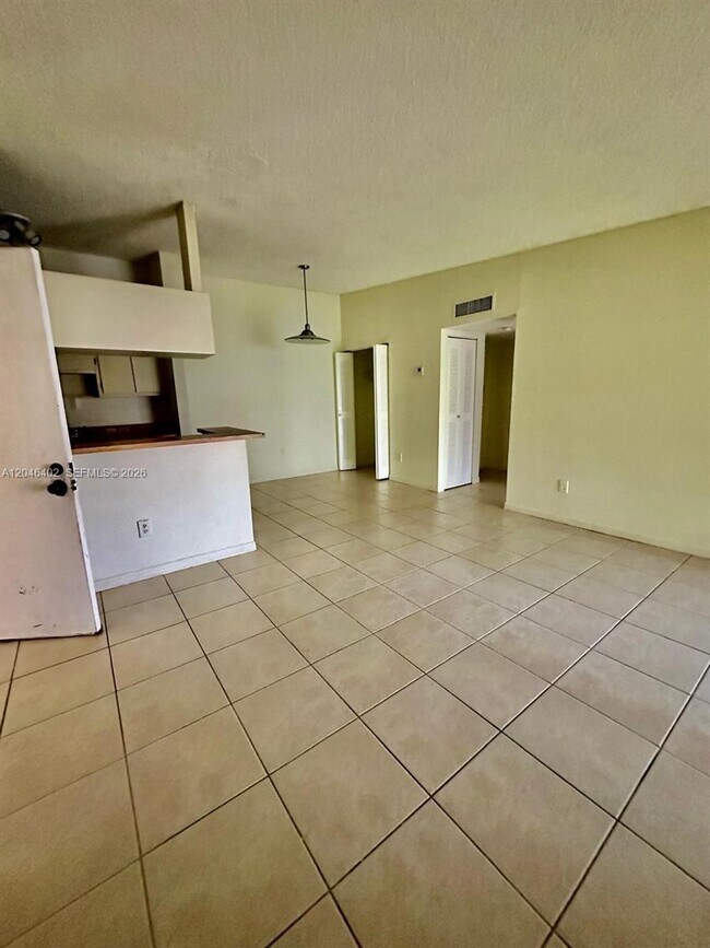 809 NE 199th St Unit 206-7