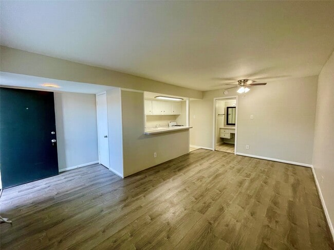 Building Photo - 2006 Sul Ross St Unit 15 Rental