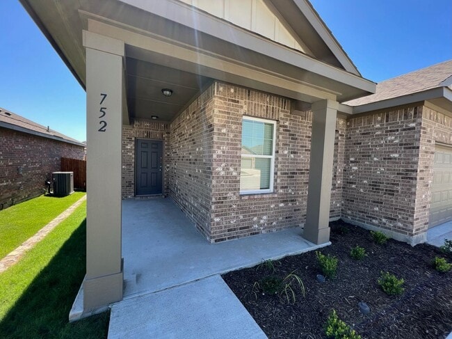 Photo - 752 Richmond Dr