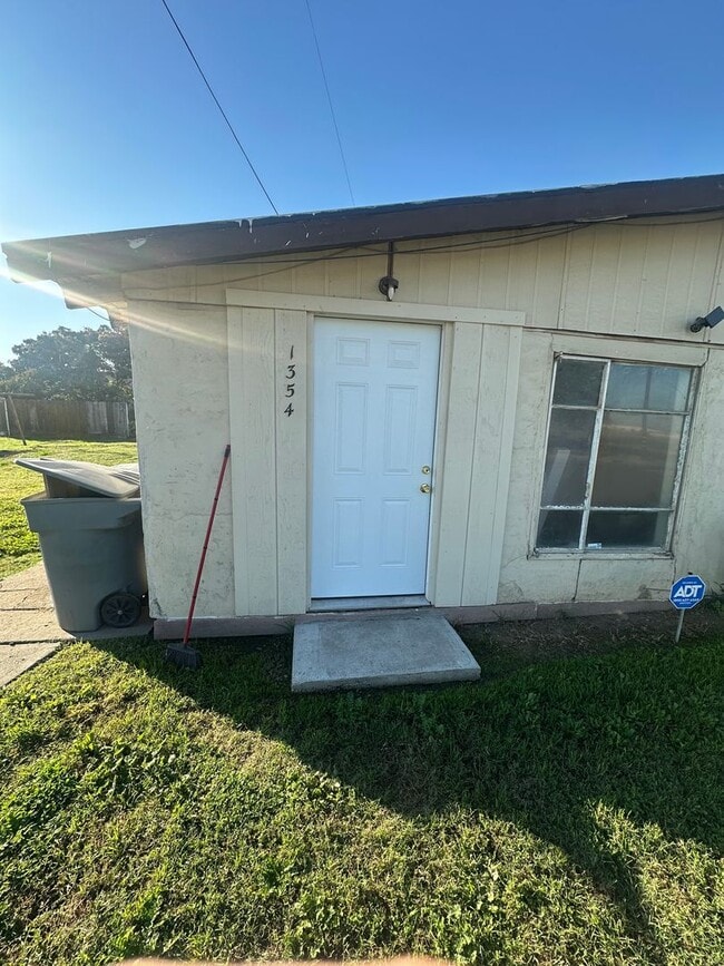 Building Photo - 1350stua Unit 1354