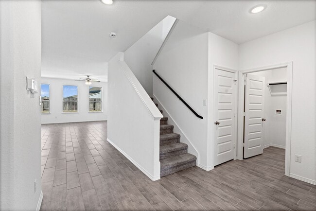 Photo - 5742 Aurora Grns Ln