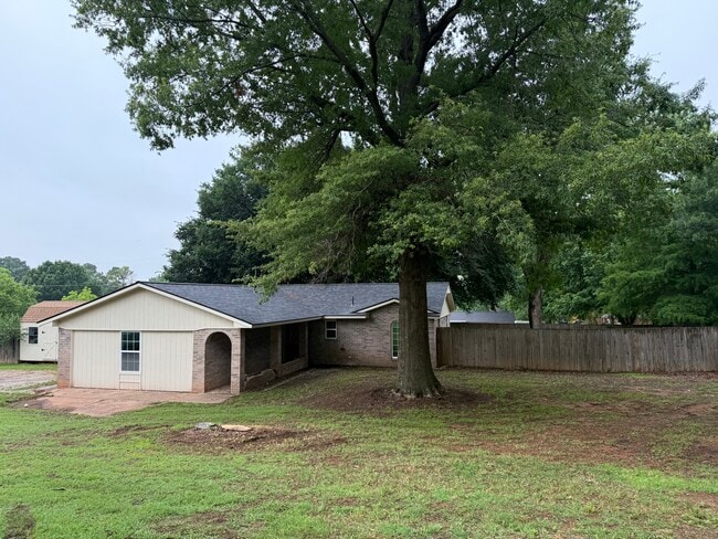Photo - 401 Chickasaw Ave. House
