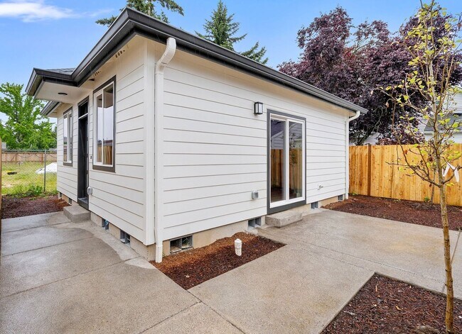 Building Photo - Brand-New Detached 2 Bedroom Home with Private Fenced Yard and Designer Finishes Unit #B