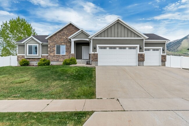 Building Photo - 15 S 900th E