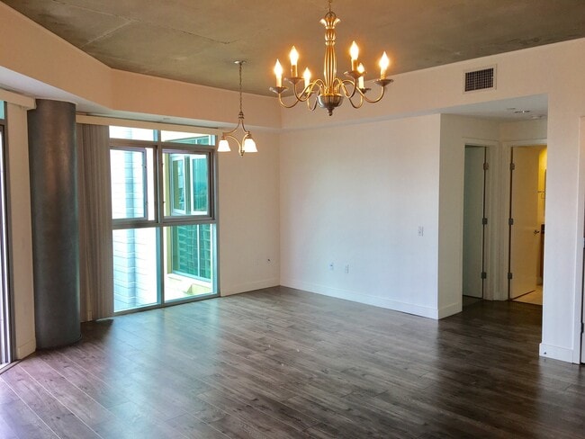 Luxury 16th floor West Facing View 2-bedro... - Luxury 16th floor West Facing View 2-bedro... House