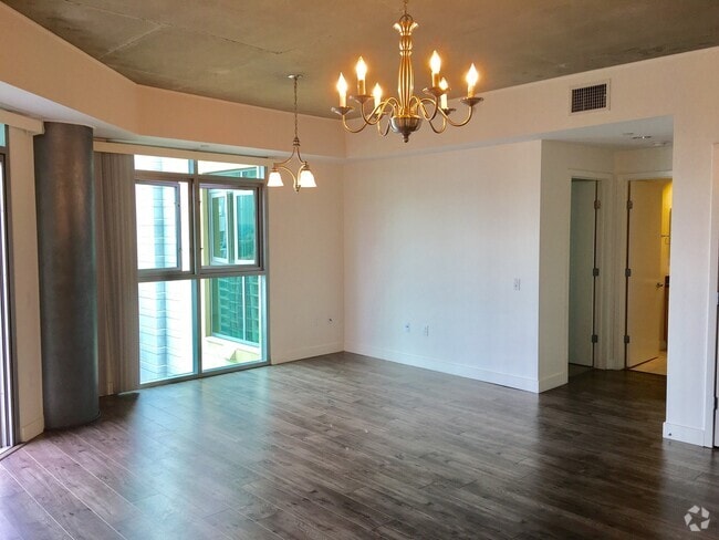 Building Photo - Luxury 16th floor West Facing View 2-bedro... Rental
