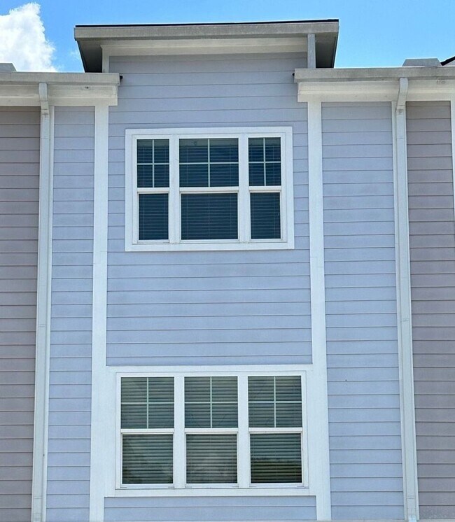 Photo - Nice 3 bedrooms townhouse in gated communi...