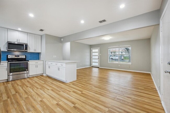 Photo - 1111 Lawson Ln