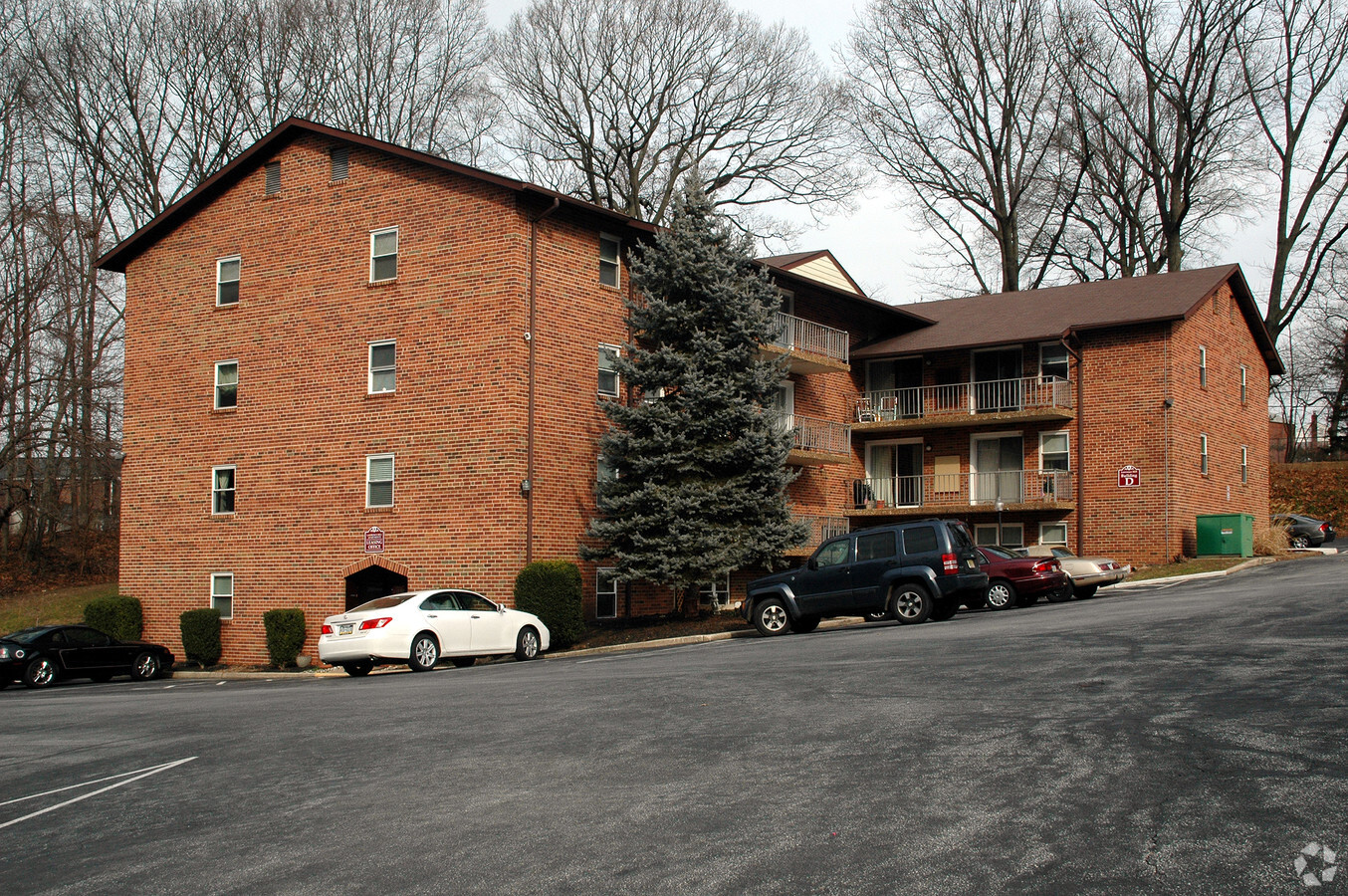 Lawrence Hill Apartments - Lawrence Hill Apartments