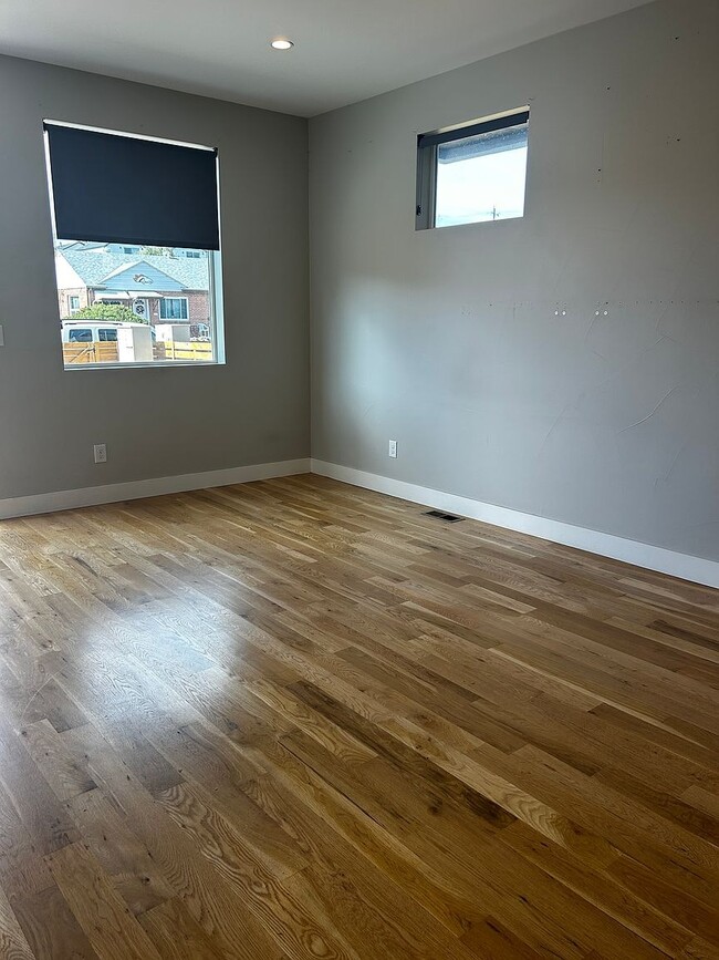 Photo - 1364 Yates St