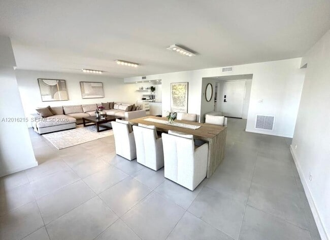 Photo - 1800 NE 114th St Unidad 2305