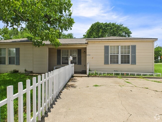 Building Photo - 2702 Cavitt Ave Rental