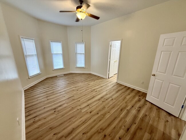 Photo - 140 White Oak Cir