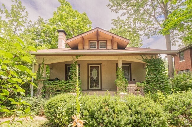 Building Photo - 6 Month Lease: 2 BED / 2.5 BATH HOUSE CLOS...