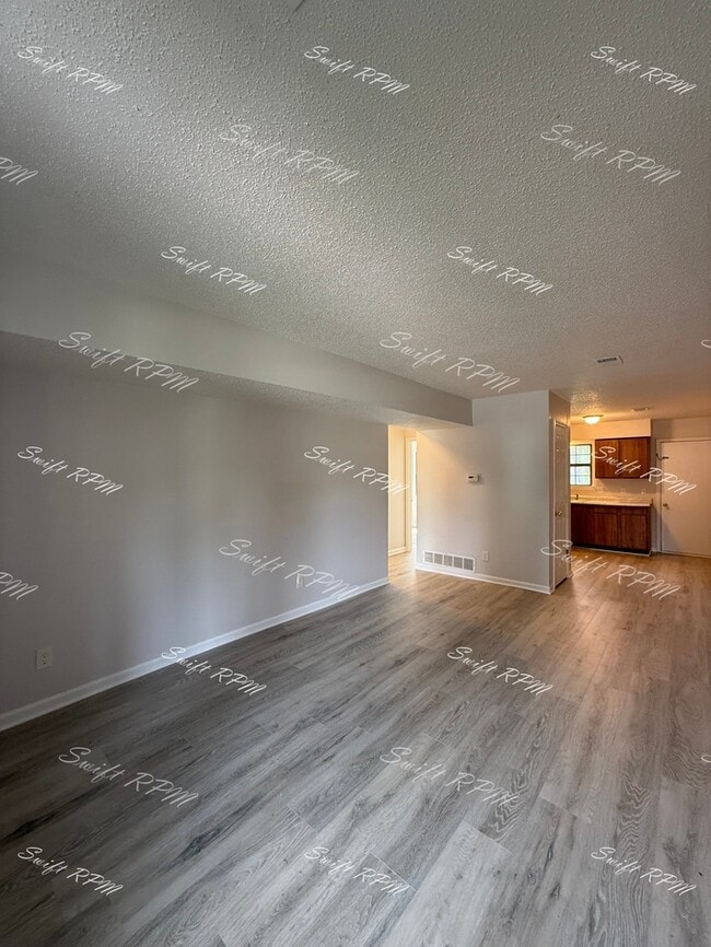 Photo - 107 W Nichols St