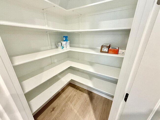 Photo - 433 Abruzzi St