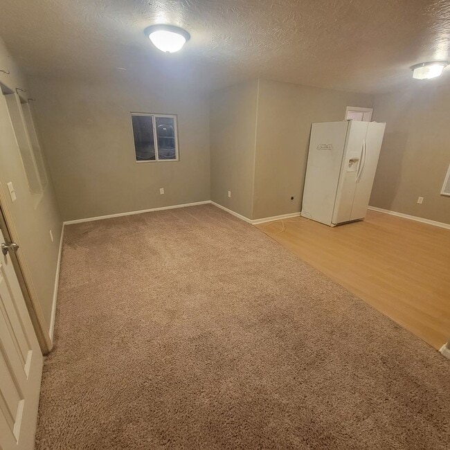 Building Photo - $1200 - Cozy 2 Bed 1 Bath Morningside Home