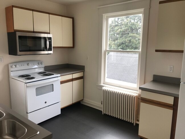 Kitchen - 404 Elm St Unit Apartment 2