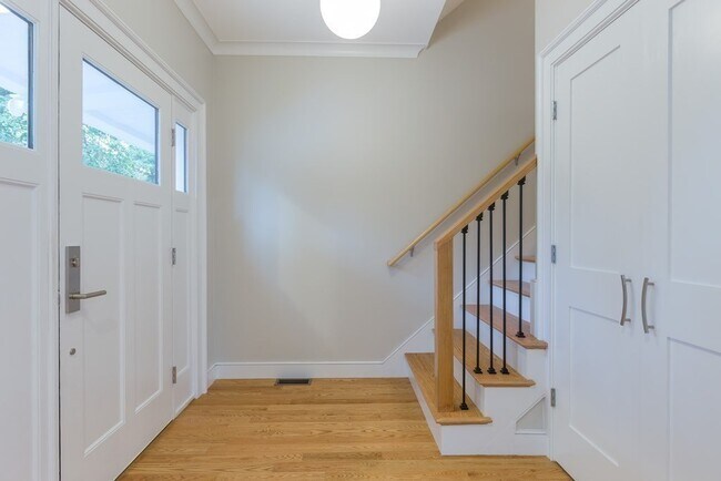 Photo - 293 Broadway