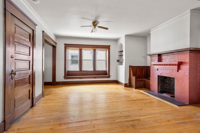 Building Photo - 123 N Maple Ave Unit 123 N Maple - Lower