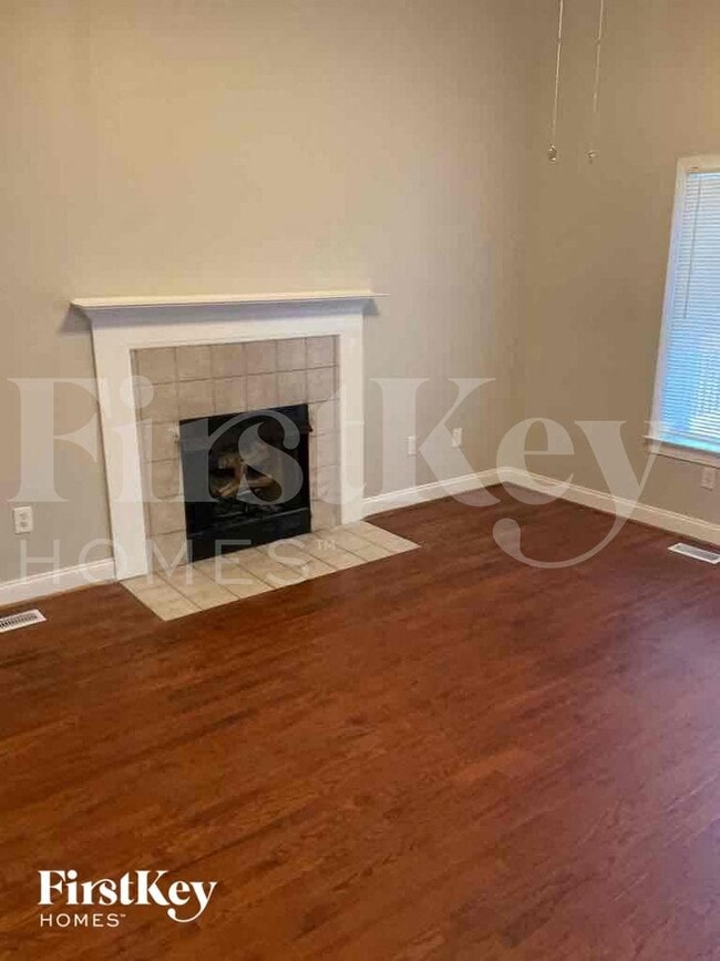 Photo - 811 Willow Ln