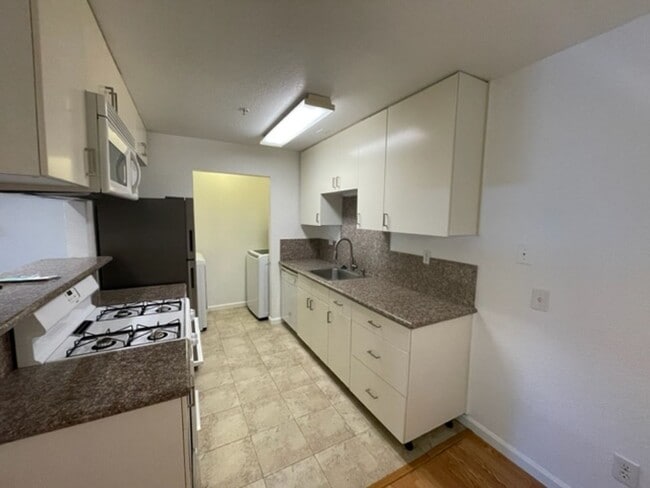 Photo - 2 Bed/2 Bath Downstairs Unit Available Soon!