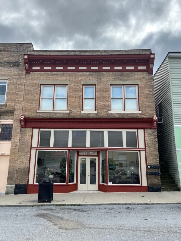Photo - 305 Mercer St
