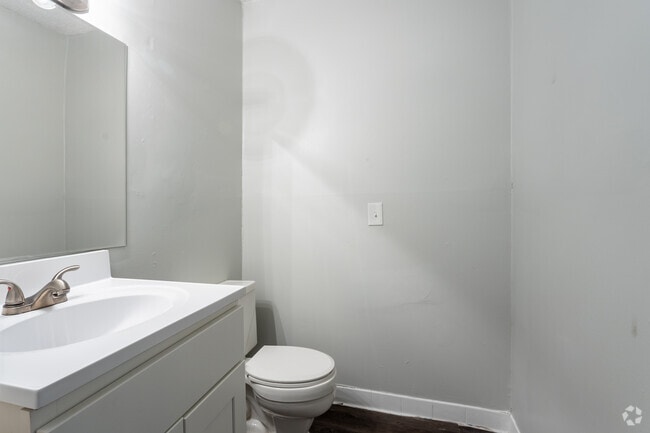 3BR, 1.5BA - 1,200SF - 3430 East Apartments