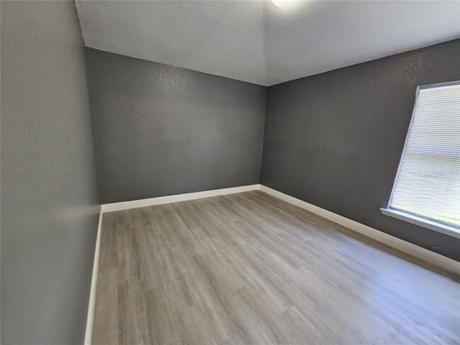 Photo - 635 Parakeet Ct