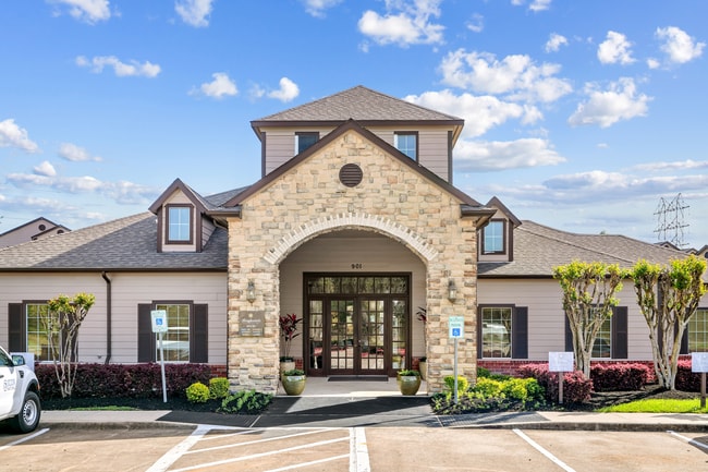 Photo - Baypointe Apartments