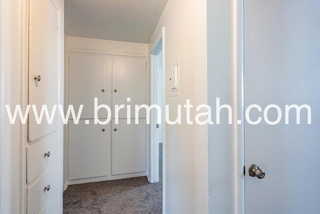 Photo - 410 Welby Ave S