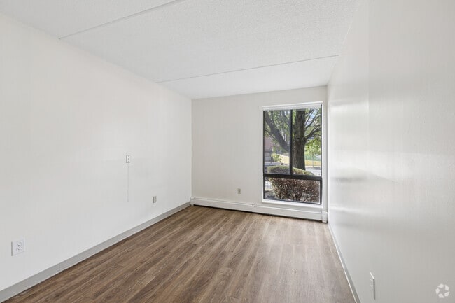 2BR, 1BA - 1,088SF - Bedroom
