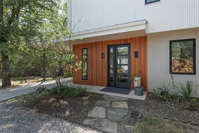 Photo - 1300 Perez St