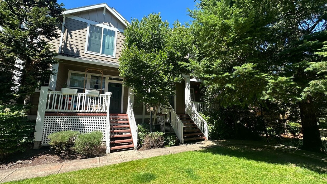 Stunning End-Unit Townhouse 3 bed, 2.5 bat... - Stunning End-Unit Townhouse 3 bed, 2.5 bat...