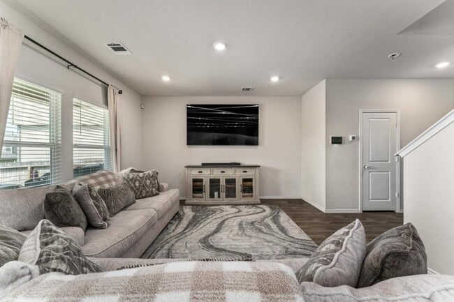 Photo - 3127 Keuka Pk Dr