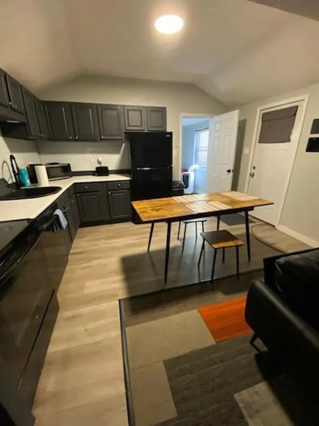 Building Photo - 221-233 Washington Rental