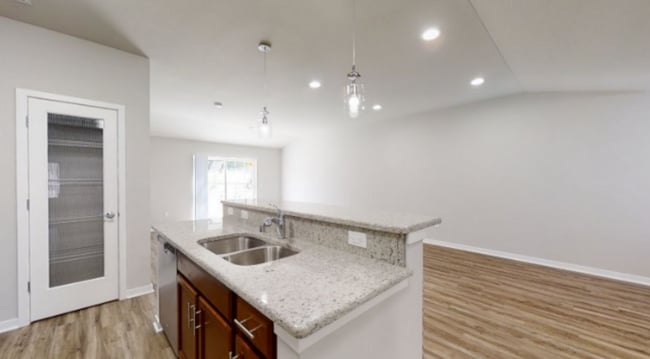 Photo - RENT SPECIAL - Upper 2 Bedroom 2 Bathroom Apartment is Available Unit 43