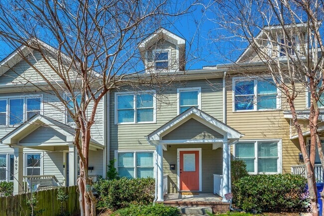 Building Photo - 2 Bedroom Townhome by UTC & Erlanger